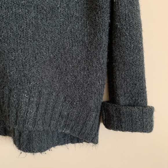 Grey cute knit sweater, size XS. Fits more like a s/m. - Picture 3 of 3